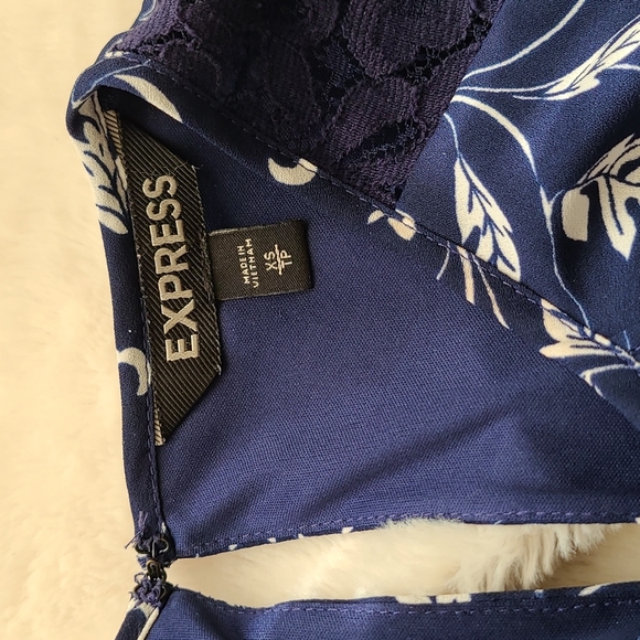 Express Blue and White Floral Long Sleeve Dress - Picture 6 of 8